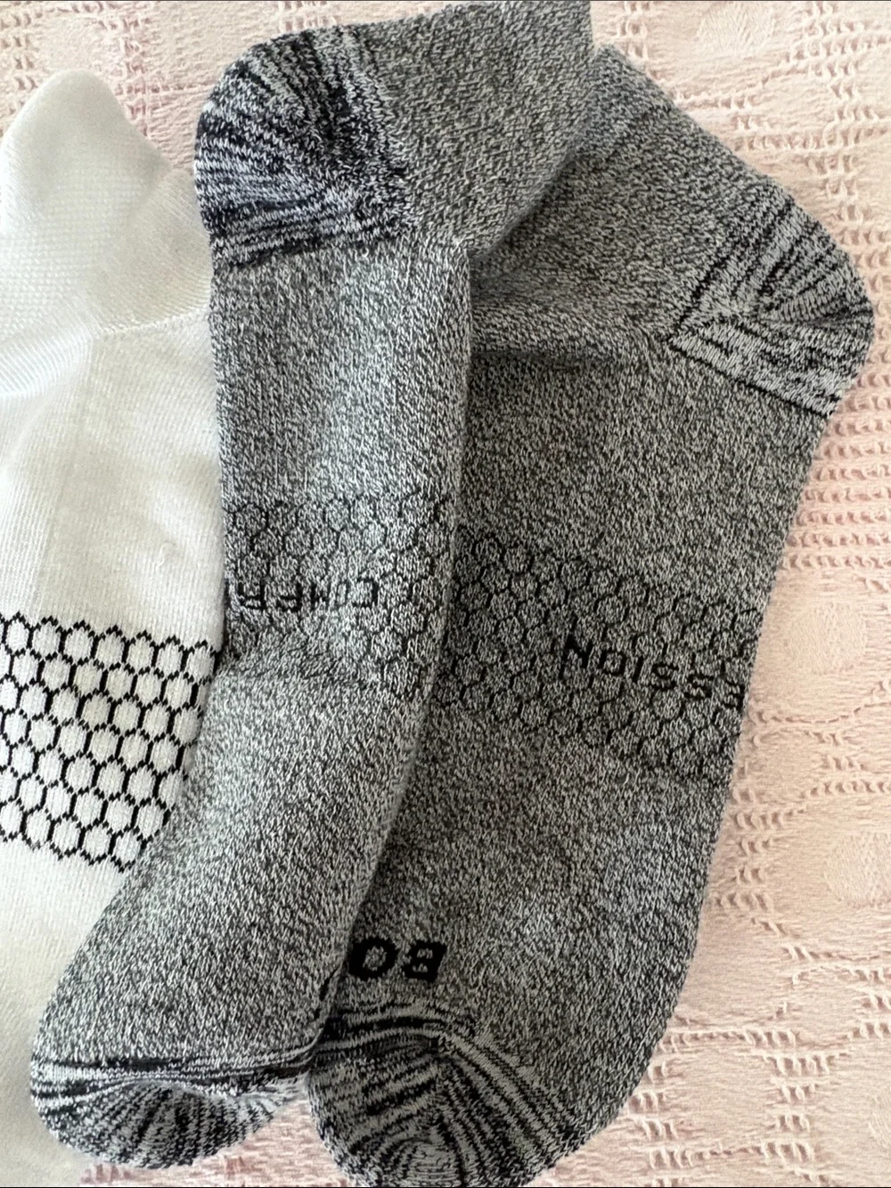 XL socks Bombas Darn Tough Men's Sock 3-Pack in Gray and White -